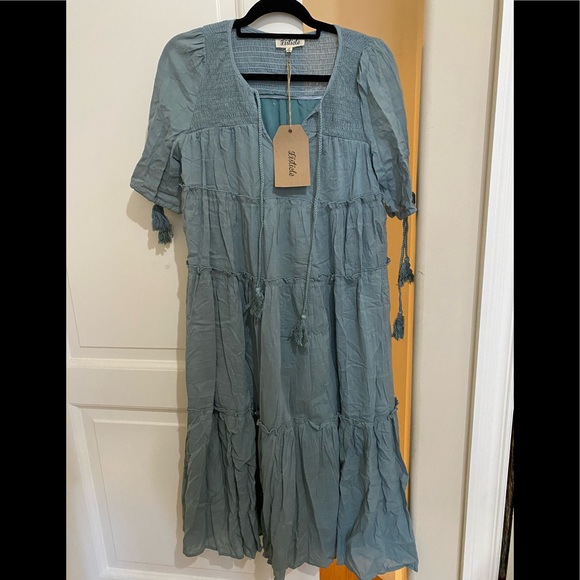 Listicle Short Sleeved Midi Dress - Picture 5 of 5